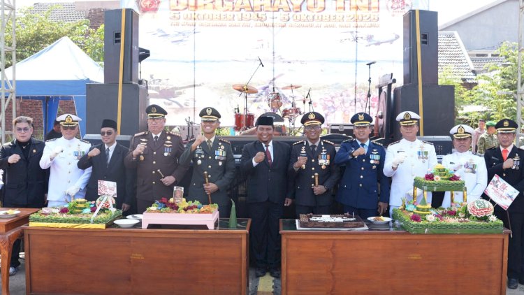Kapolresta-Sidoarjo-Hadiri-HUT-TNI-ke-81,-Perkuat-Soliditas-TNI-Polri-Bersama-Rakyat