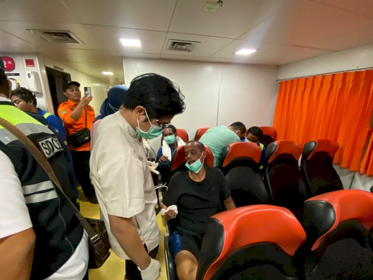 Polda Jatim Terjunkan 30 Personel SAR Polairud dan Almatsus, Evakuasi Korban KMP Mutiara Sentosa 2